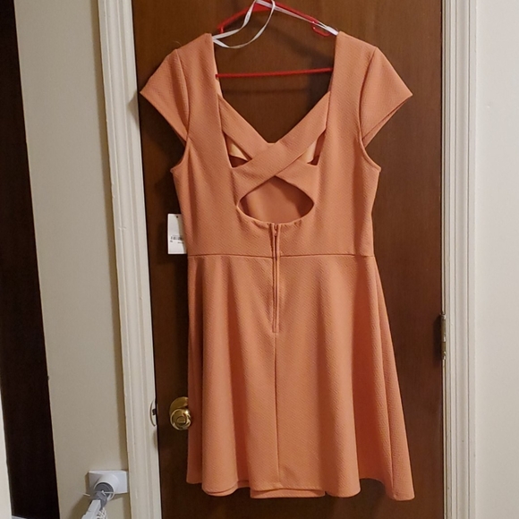 Dress - Picture 3 of 4